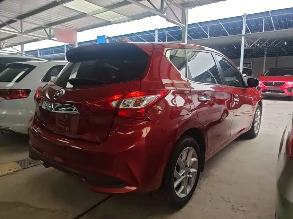 Tiida 1.6 L CVT Smart Travel