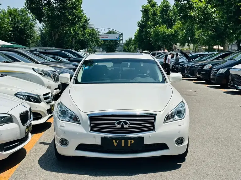 Infiniti Q70 Q70 L 2.5 L Elite