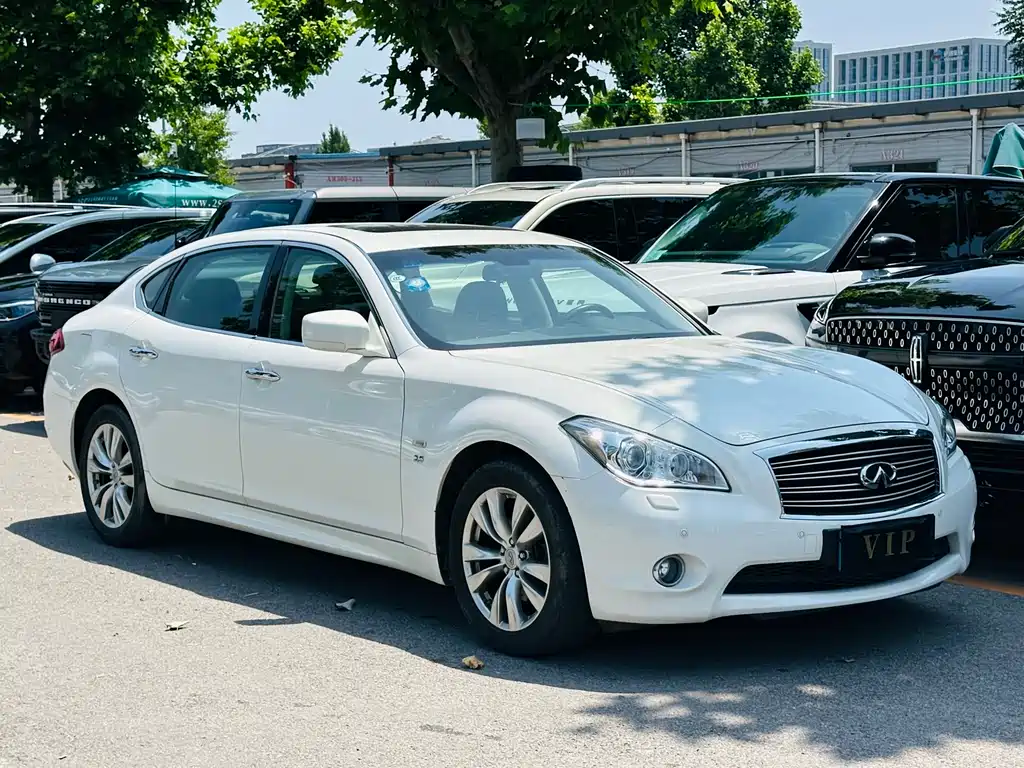 Infiniti Q70 Q70 L 2.5 L Elite