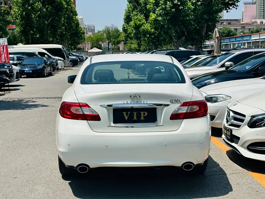 Infiniti Q70 Q70 L 2.5 L Elite