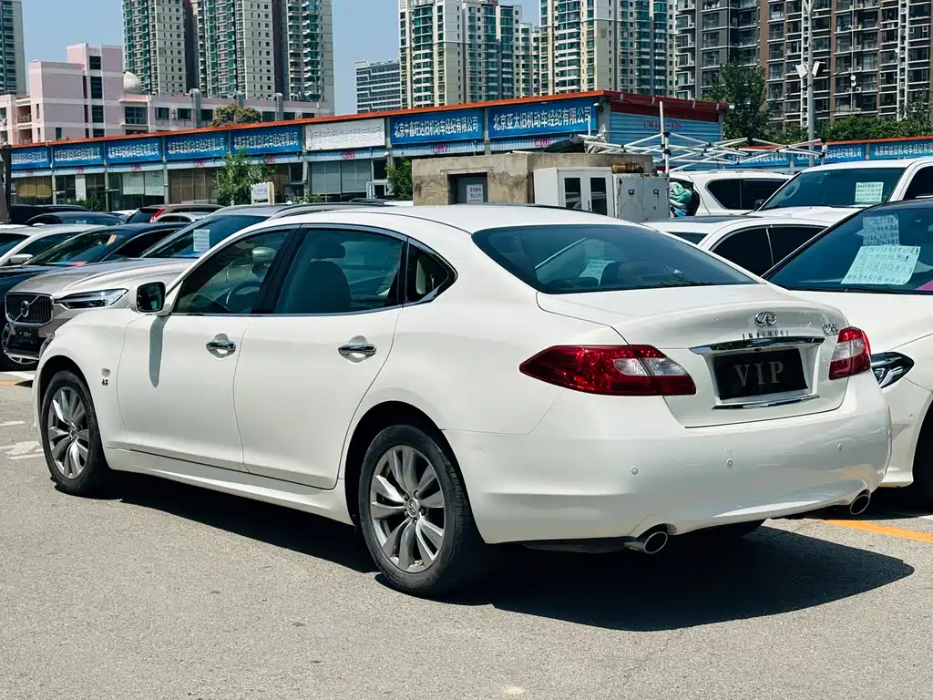 Infiniti Q70 Q70 L 2.5 L Elite