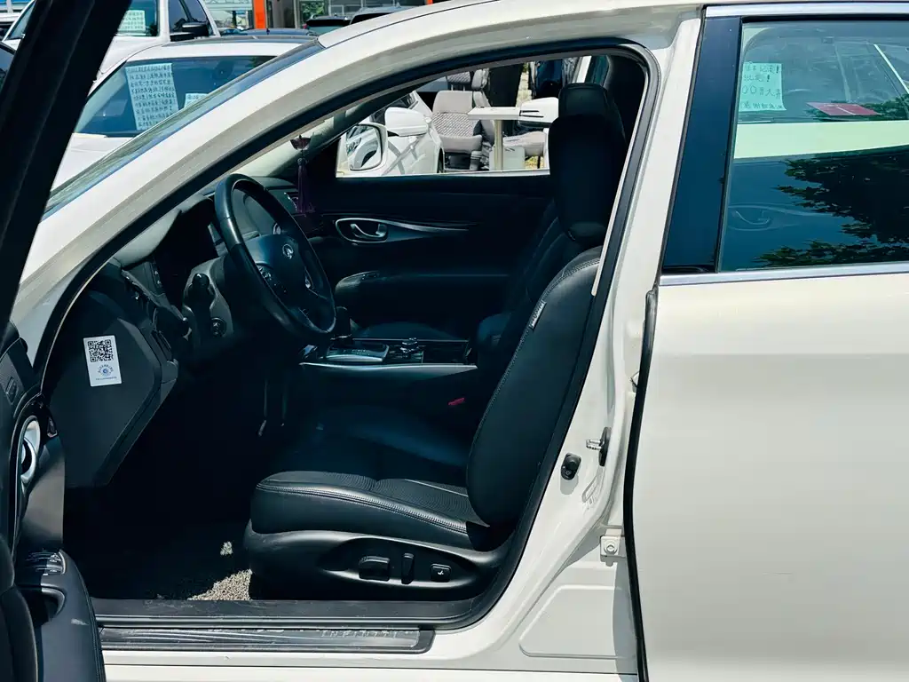 Infiniti Q70 Q70 L 2.5 L Elite