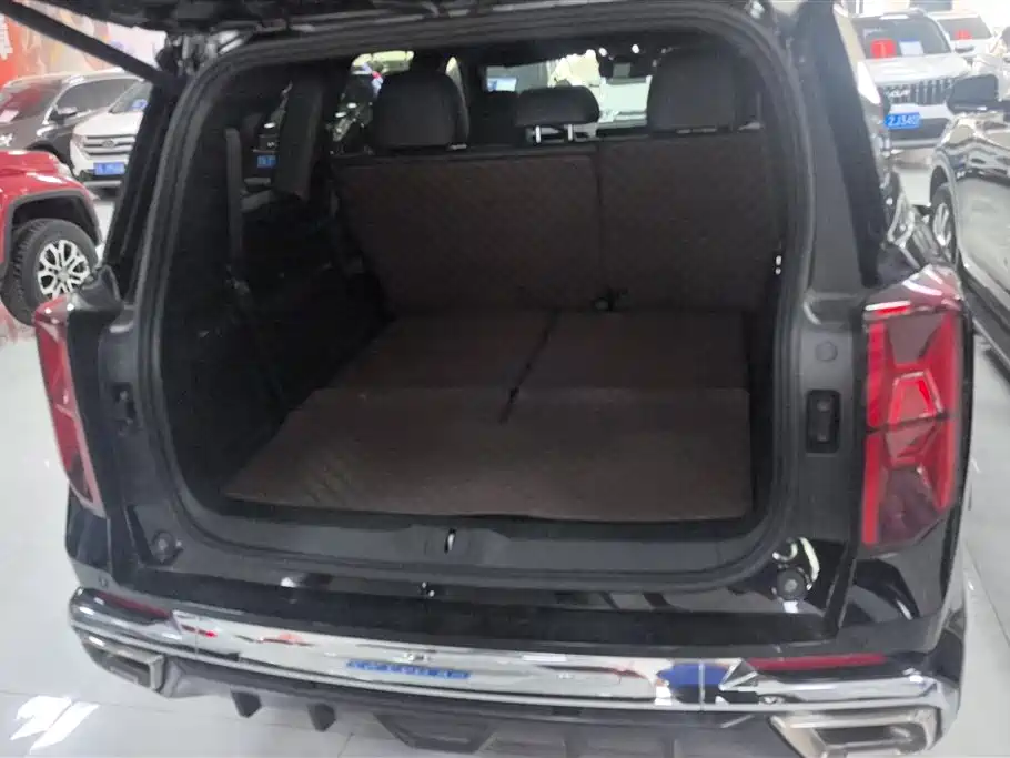 GAC Trumpchi GS8 Dual Engine Series 2.0 TM 2 WD Distinguished (7-seat)