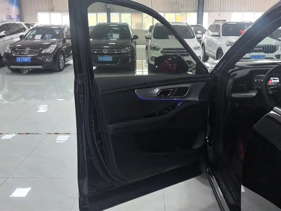 GAC Trumpchi GS8 Dual Engine Series 2.0 TM 2 WD Distinguished (7-seat)