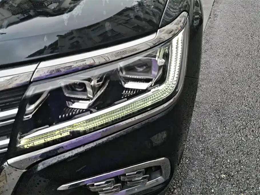 Roewe RX8 30 T Connected 2 WD Flagship