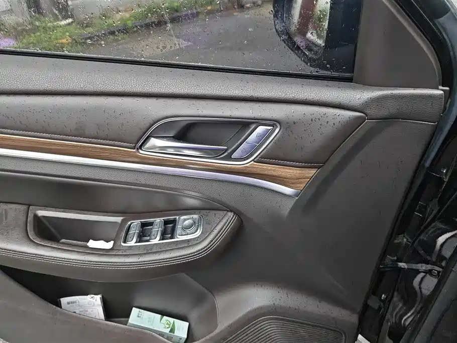 Roewe RX8 30 T Connected 2 WD Flagship