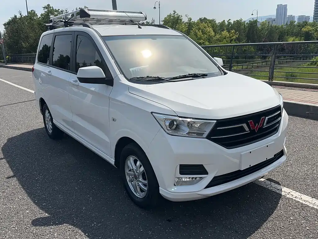 Wuling Hongguang Facelift 1.5 L S Comfort Electric Assist LAR