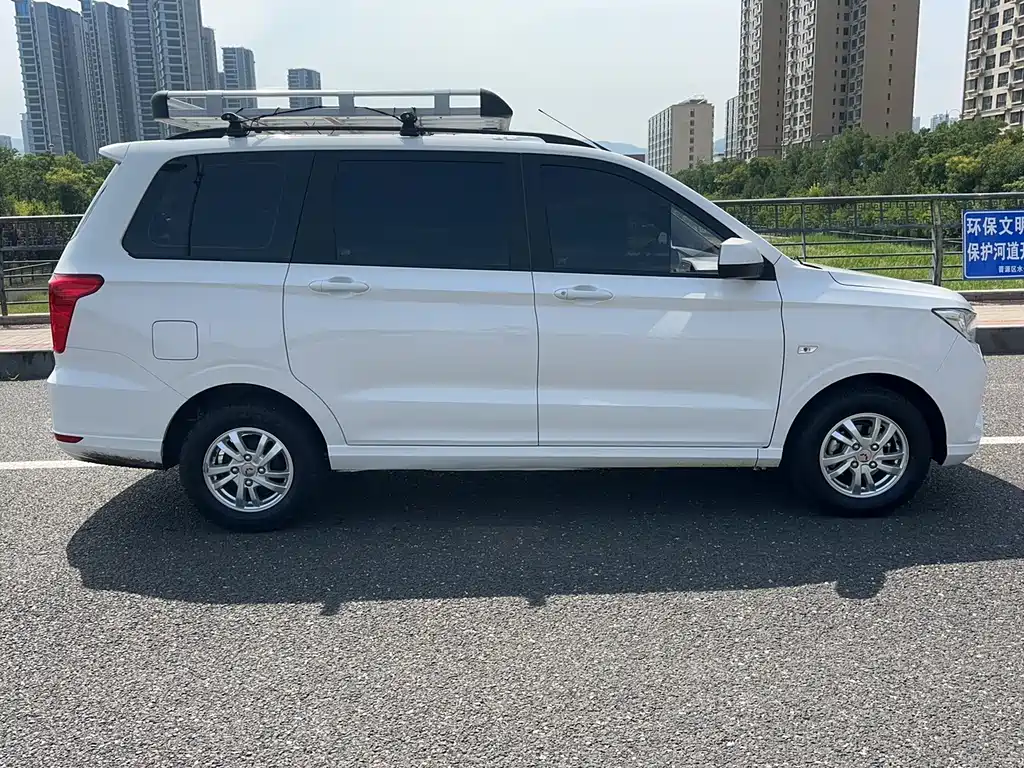 Wuling Hongguang Facelift 1.5 L S Comfort Electric Assist LAR