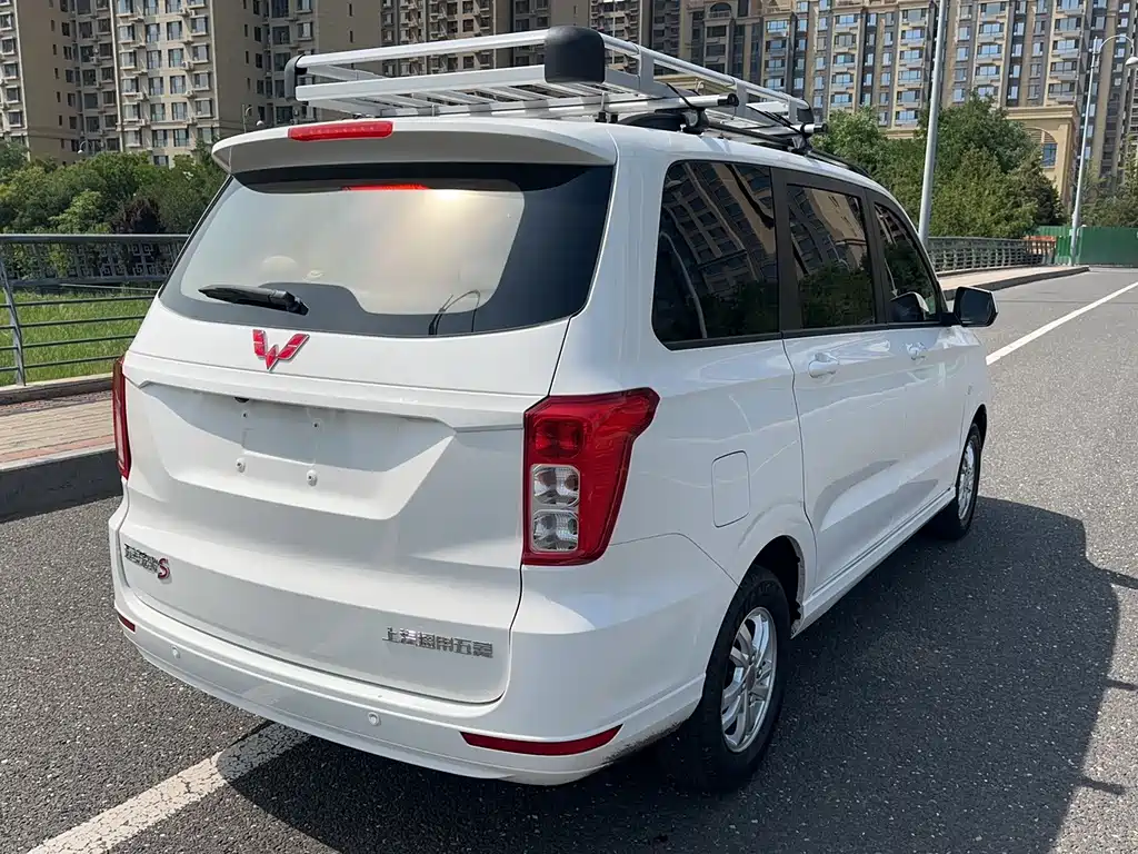 Wuling Hongguang Facelift 1.5 L S Comfort Electric Assist LAR