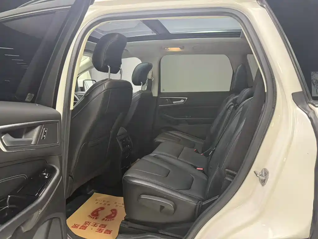 Edge EcoBoost 245 4 WD Supreme Sharp 7-seat