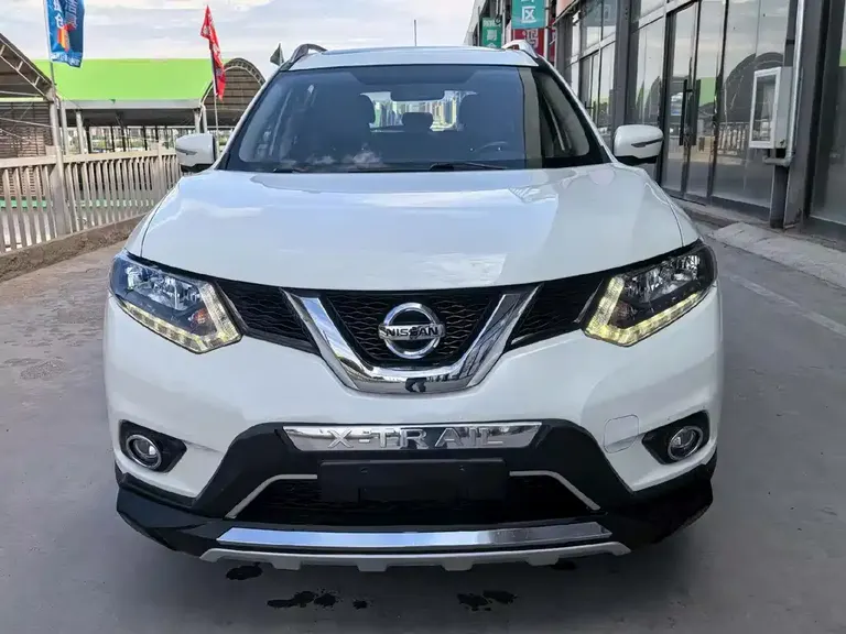 Nissan X-Trail 2.5 L CVT Premium 4 WD