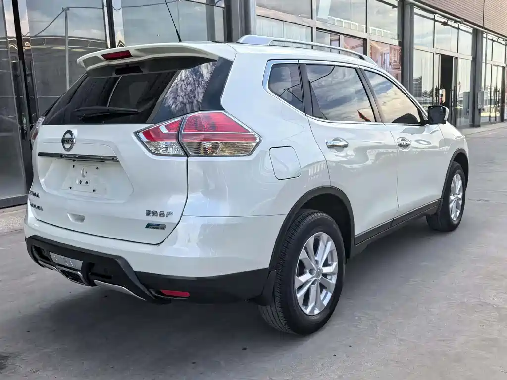 X-Trail 2.5 L CVT Premium 4 WD