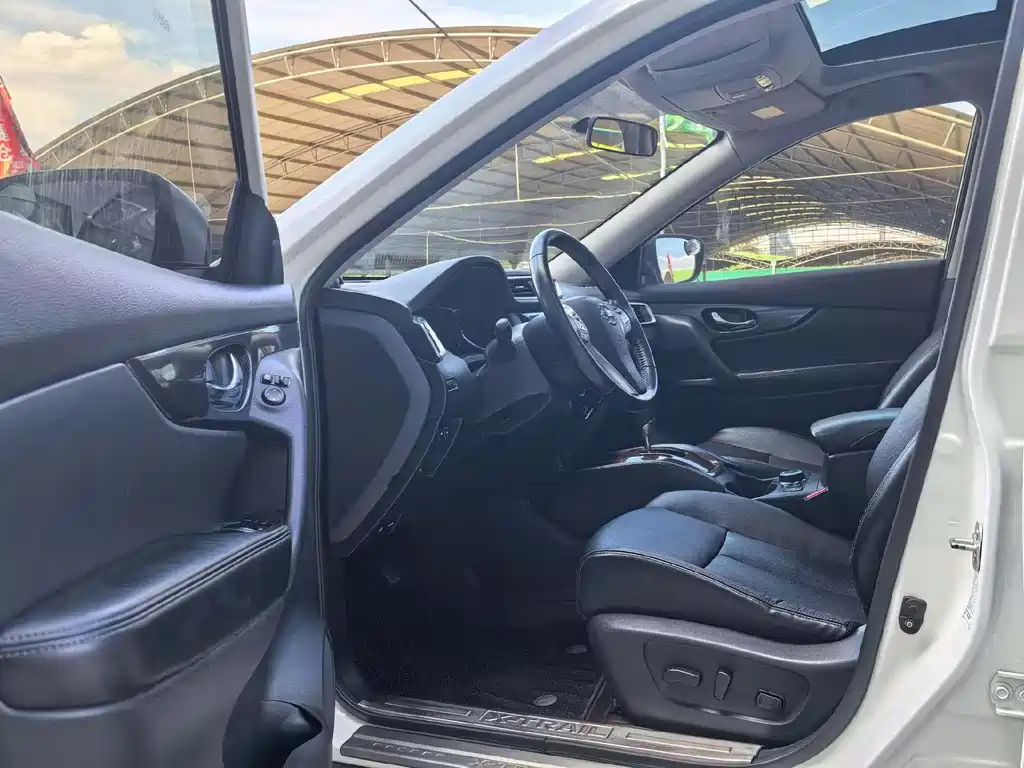 X-Trail 2.5 L CVT Premium 4 WD