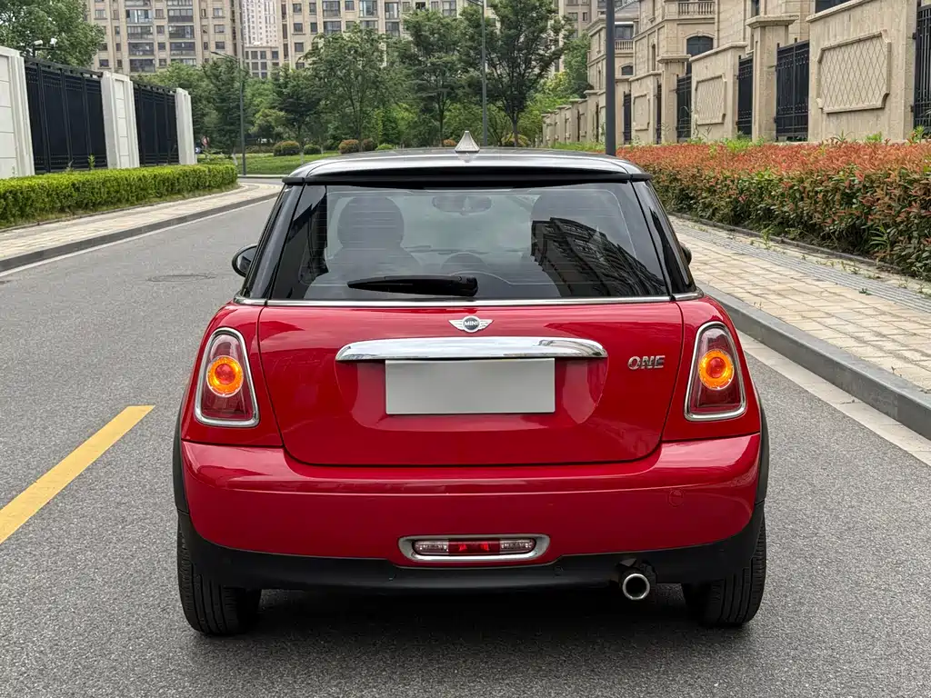 MINI 1.6 L ONE Limited 2 nd Edition