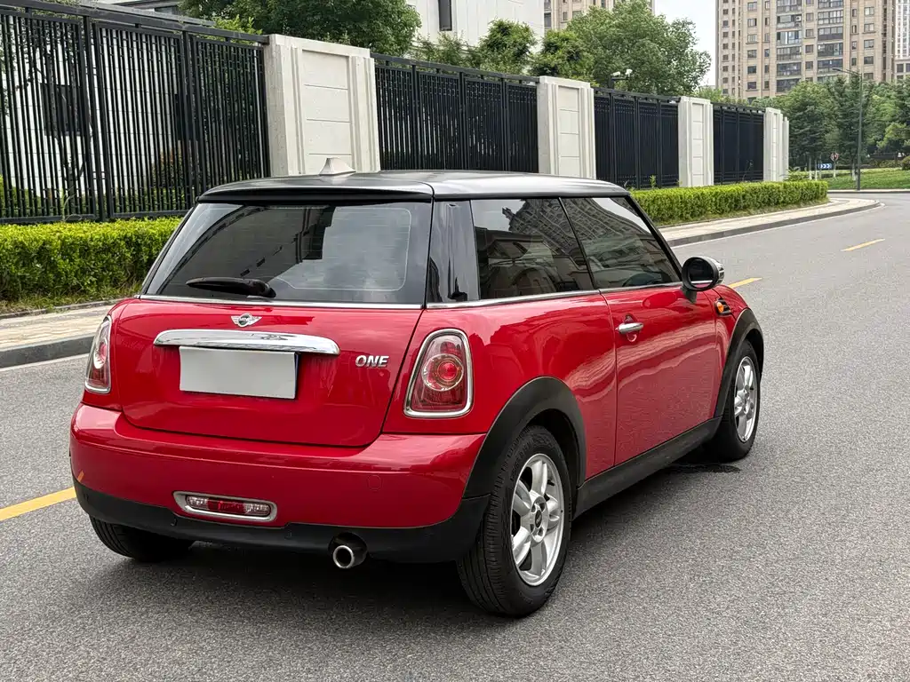 MINI 1.6 L ONE Limited 2 nd Edition