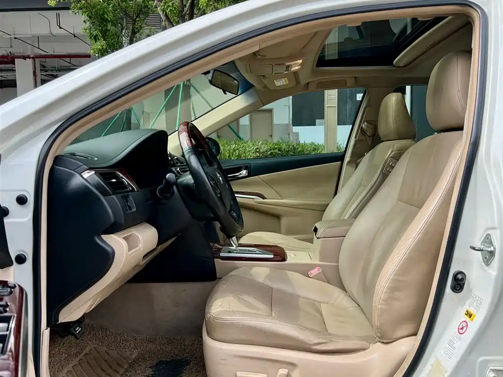 Camry 2.5 G Luxury