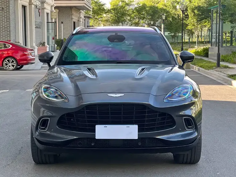 Aston Martin DBX 4.0 T V8