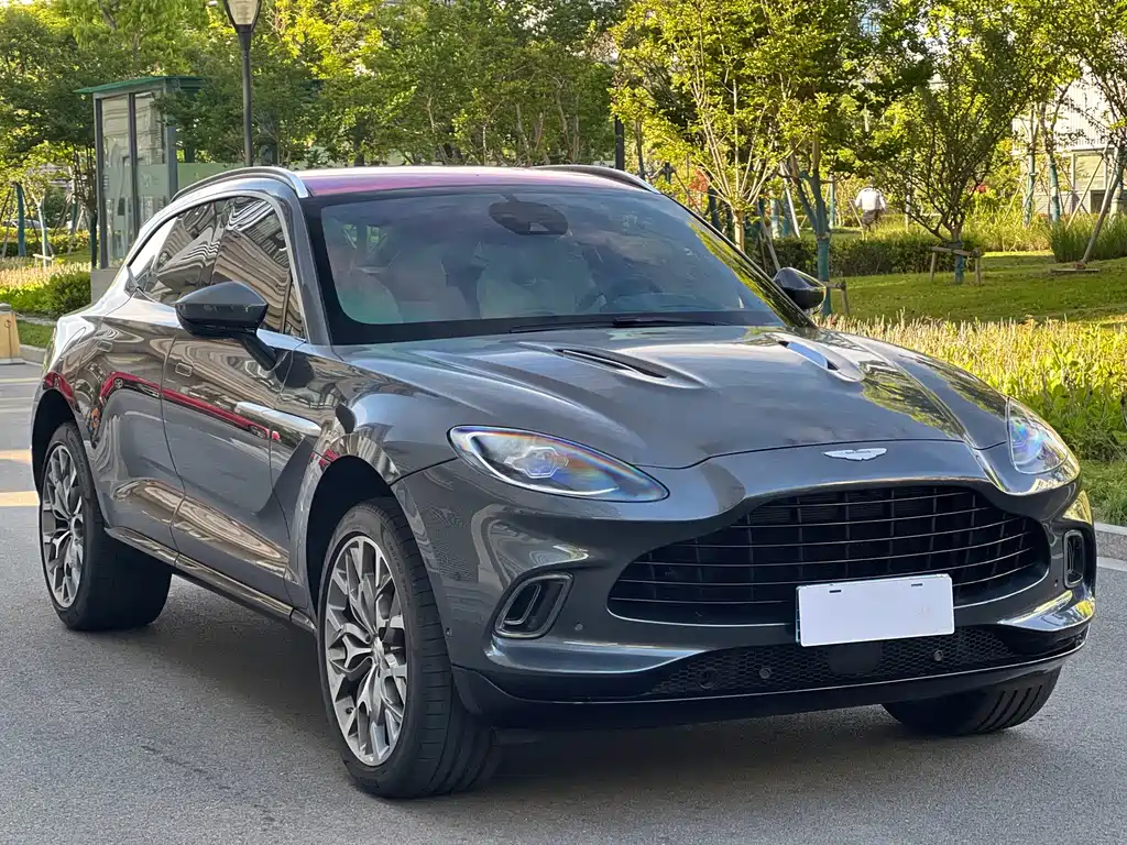 Aston Martin DBX 4.0 T V8