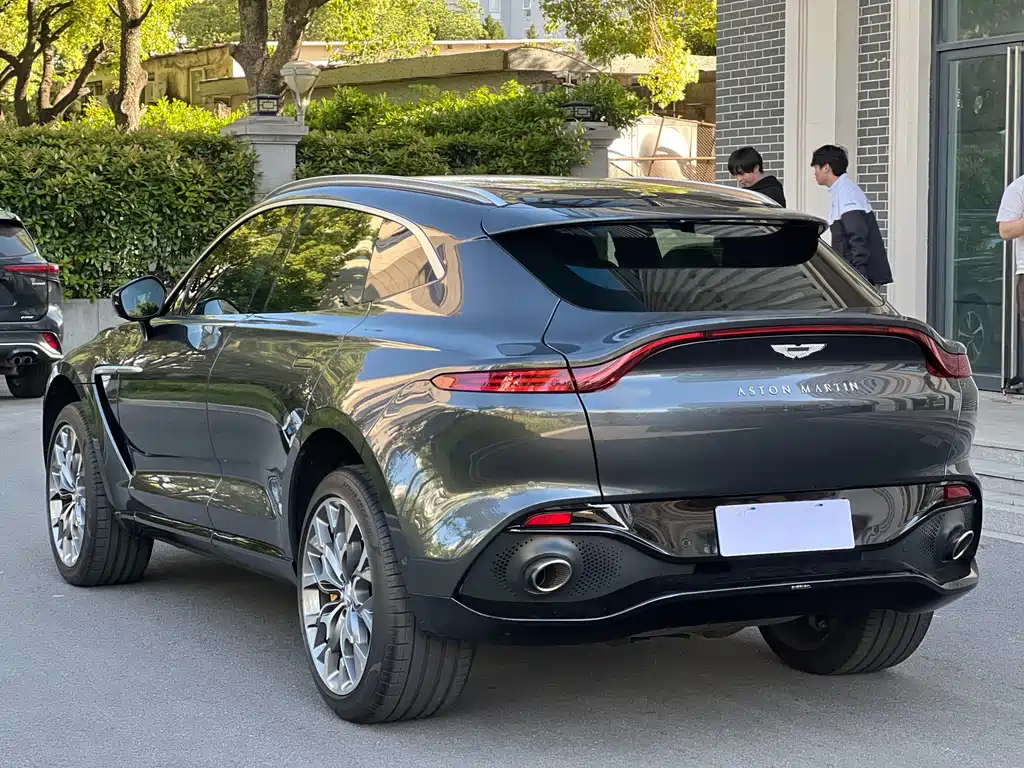 Aston Martin DBX 4.0 T V8