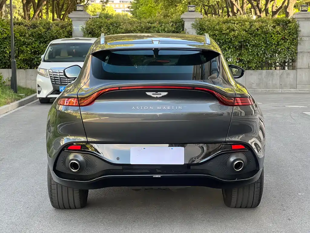 Aston Martin DBX 4.0 T V8