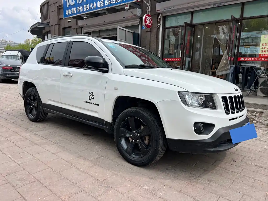 Compass (Import) 2.4 L 4 WD Snake Treasure