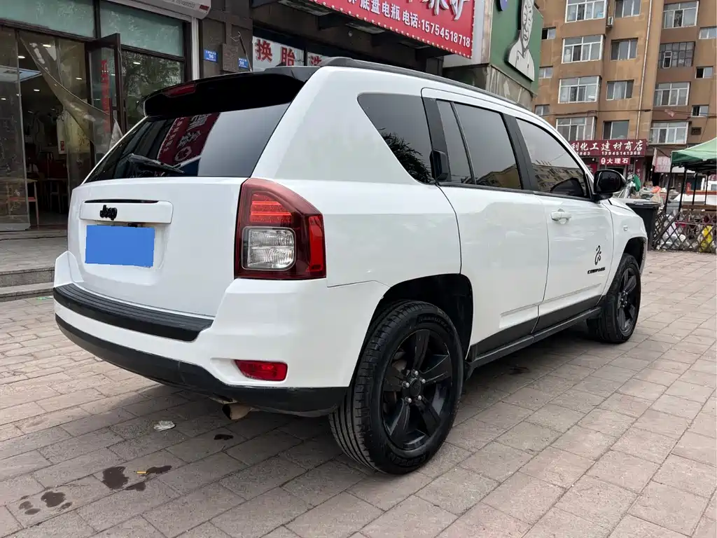 Compass (Import) 2.4 L 4 WD Snake Treasure