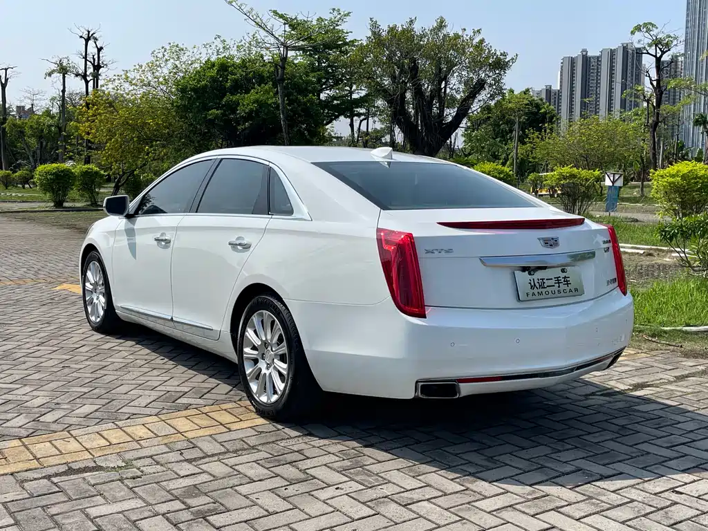 Cadillac XTS 28 T Tech