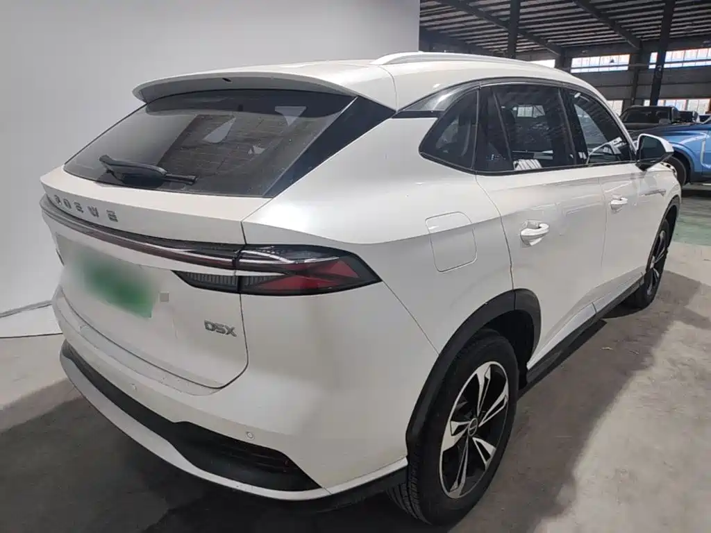 Roewe D5 X DMH 荣威D5 X DMH 2024款 135豪华版
