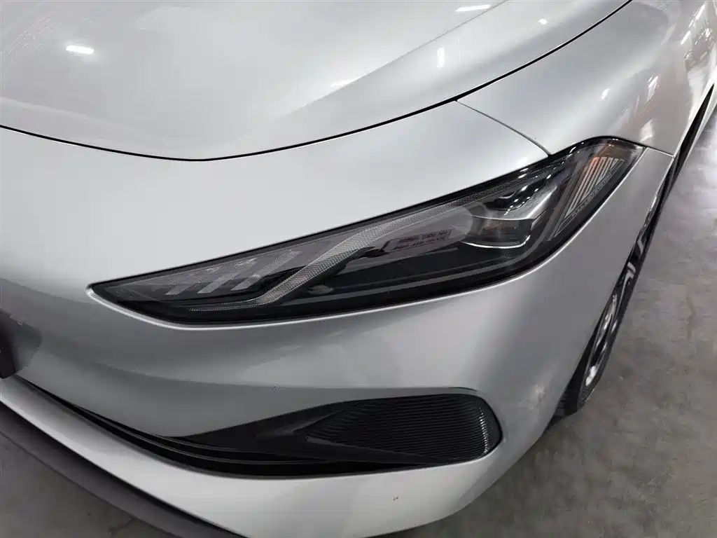 Roewe D7 DMH 125 km Flagship