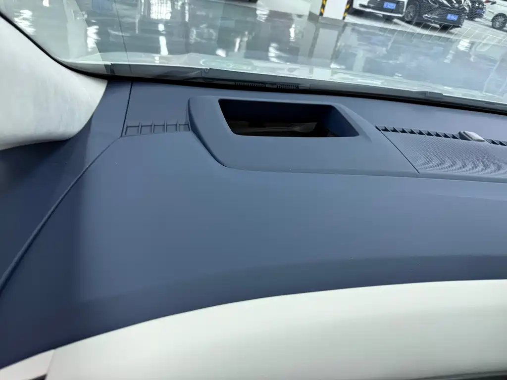 Century 2.0 T 6-seat Heritage