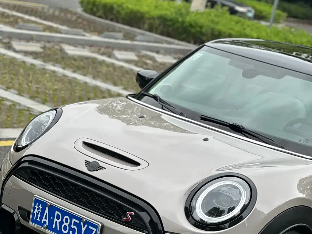 MINI 2.0 T COOPER S Artist 5-door