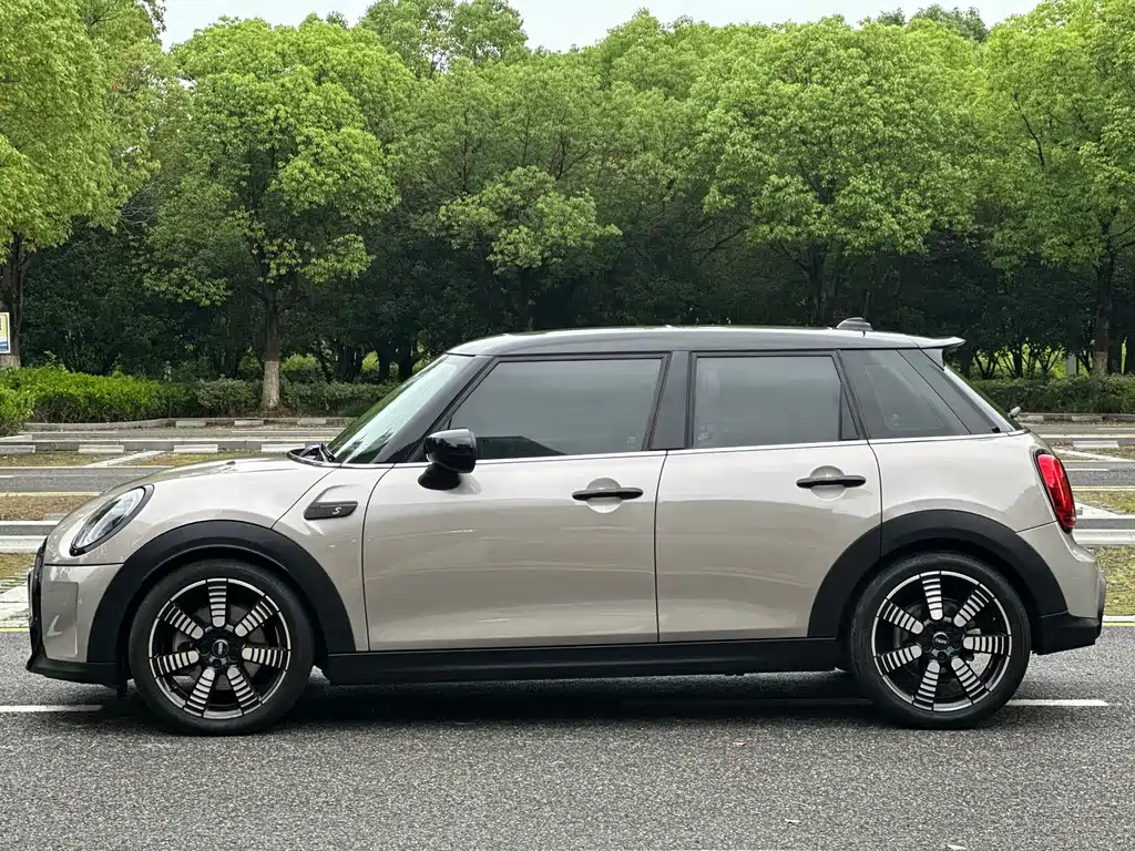 MINI 2.0 T COOPER S Artist 5-door