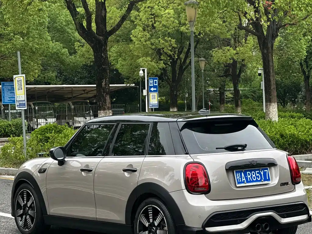 MINI 2.0 T COOPER S Artist 5-door