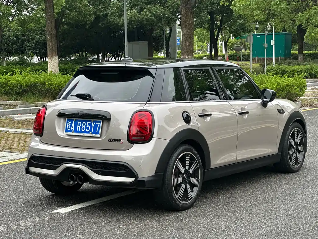 MINI 2.0 T COOPER S Artist 5-door