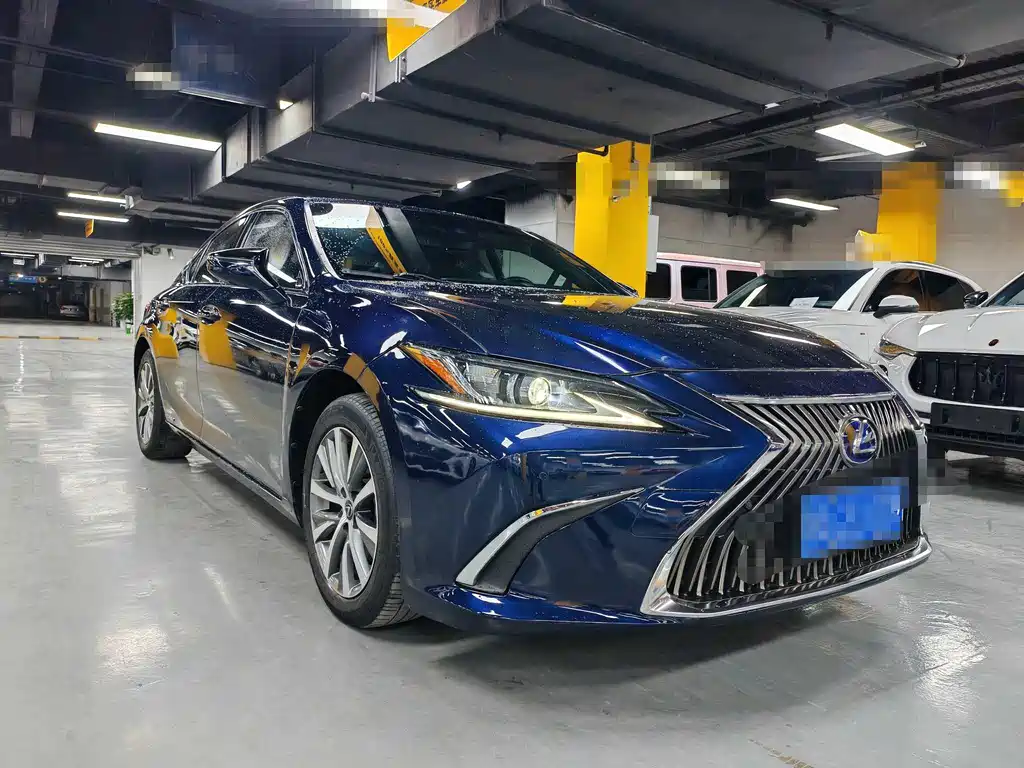 Lexus ES 300 h Outstanding CN-V