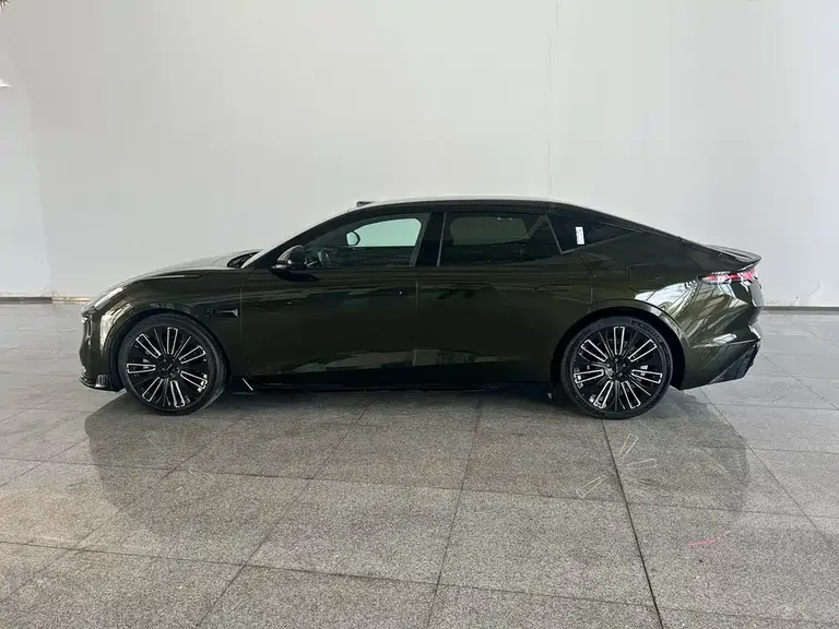 Lynk & Co 10 EM-P 领克10 2025款 240四驱Ultra运动版