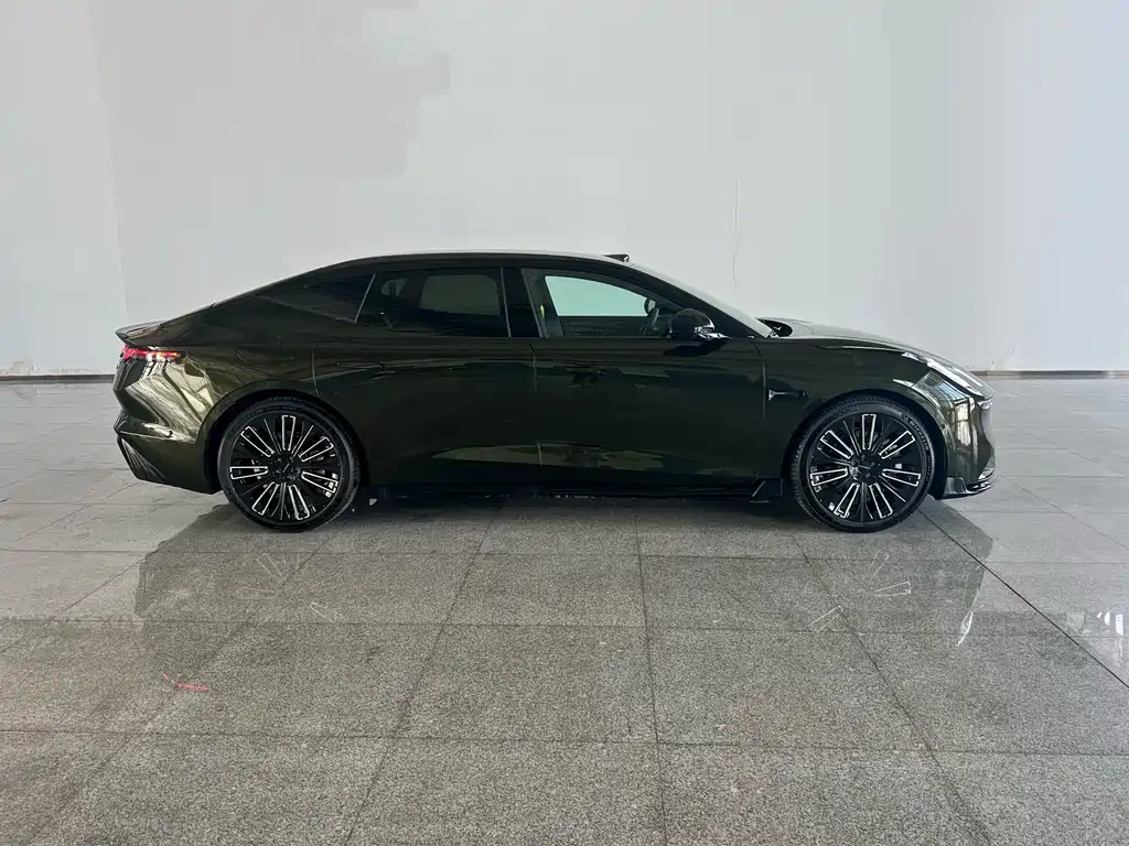 Lynk & Co 10 EM-P 领克10 2025款 240四驱Ultra运动版