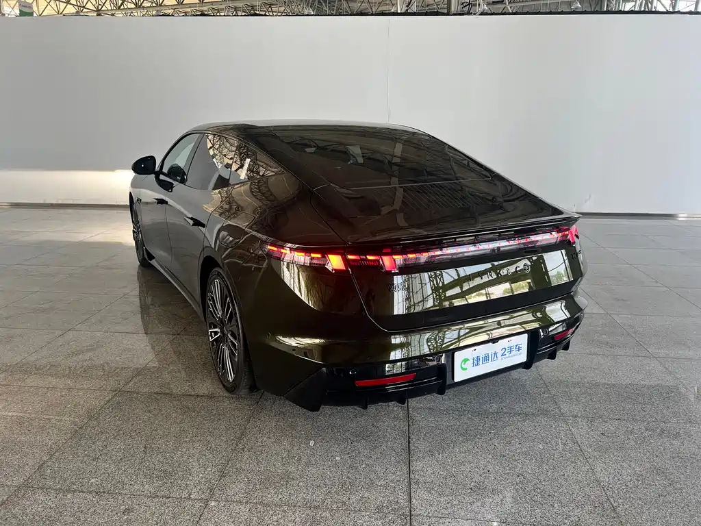 Lynk & Co 10 EM-P 领克10 2025款 240四驱Ultra运动版