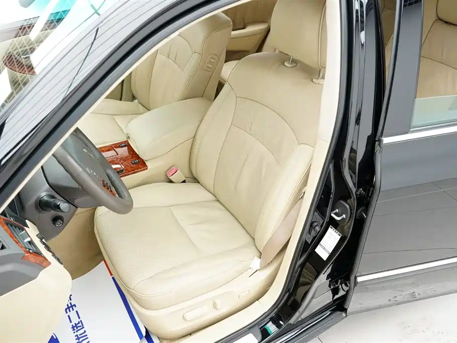 Crown 2.5 L Royal Leather