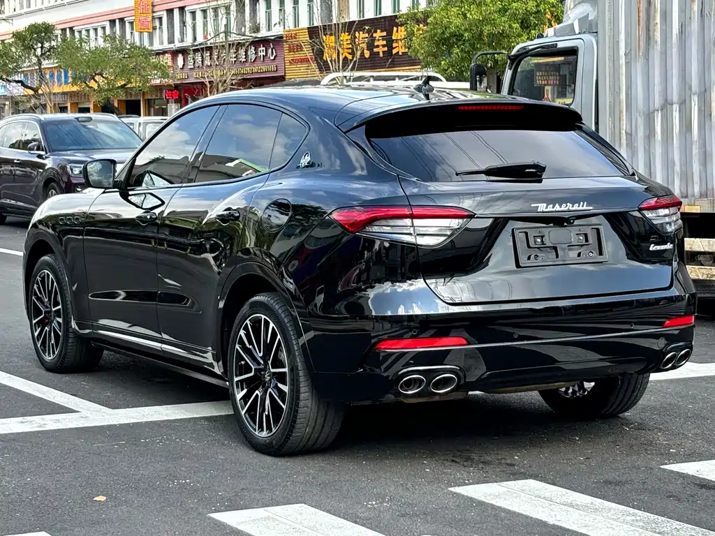 Levante 3.0 T Standard