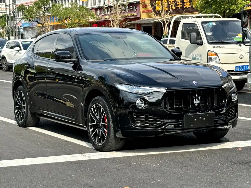Levante 3.0 T Standard