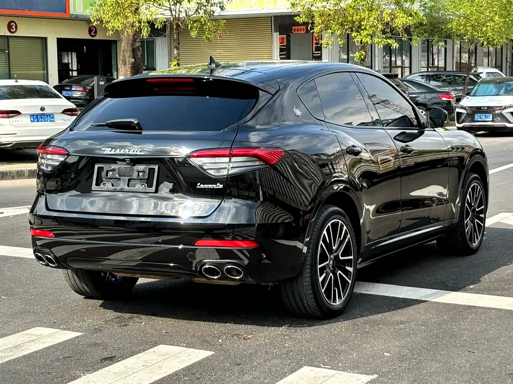 Levante 3.0 T Standard
