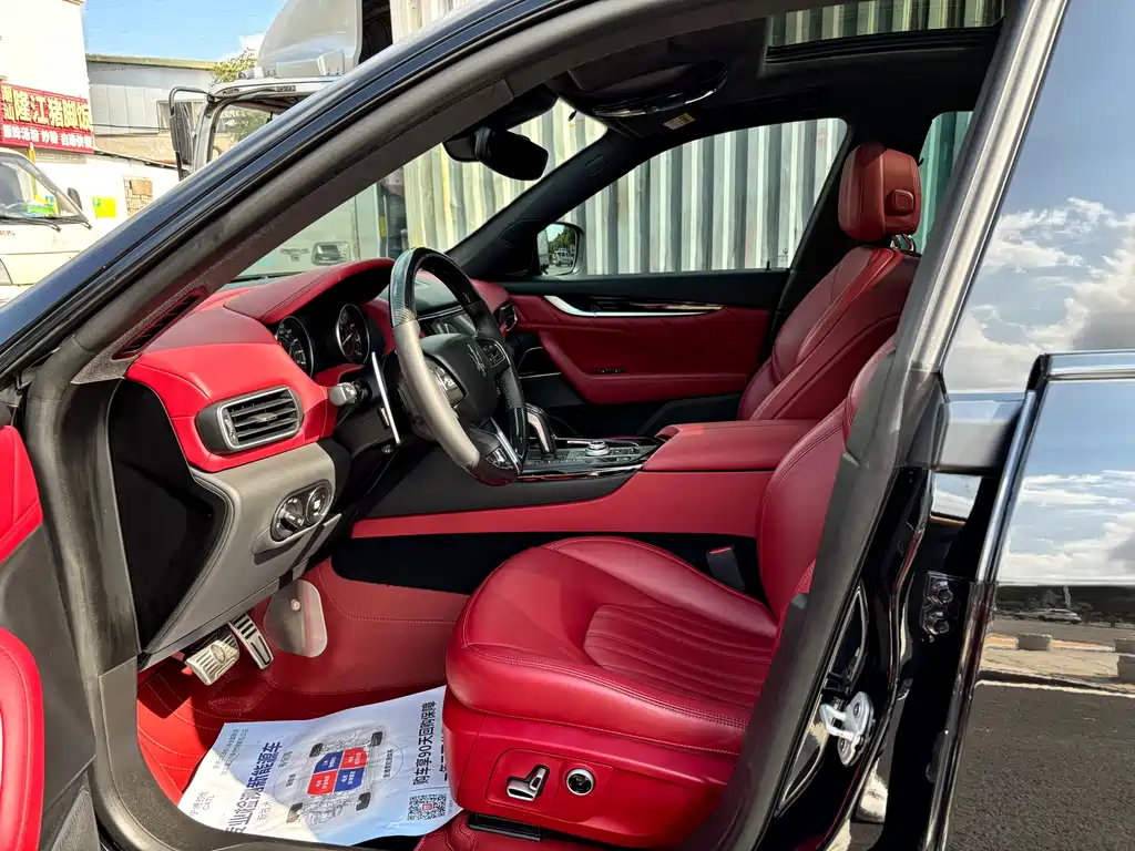 Levante 3.0 T Standard