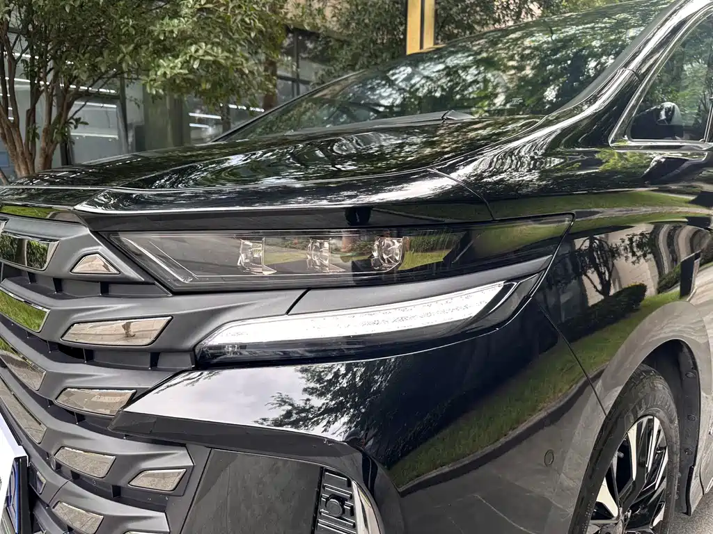 Vellfire Crown Dual Engine 2.5 L Supreme