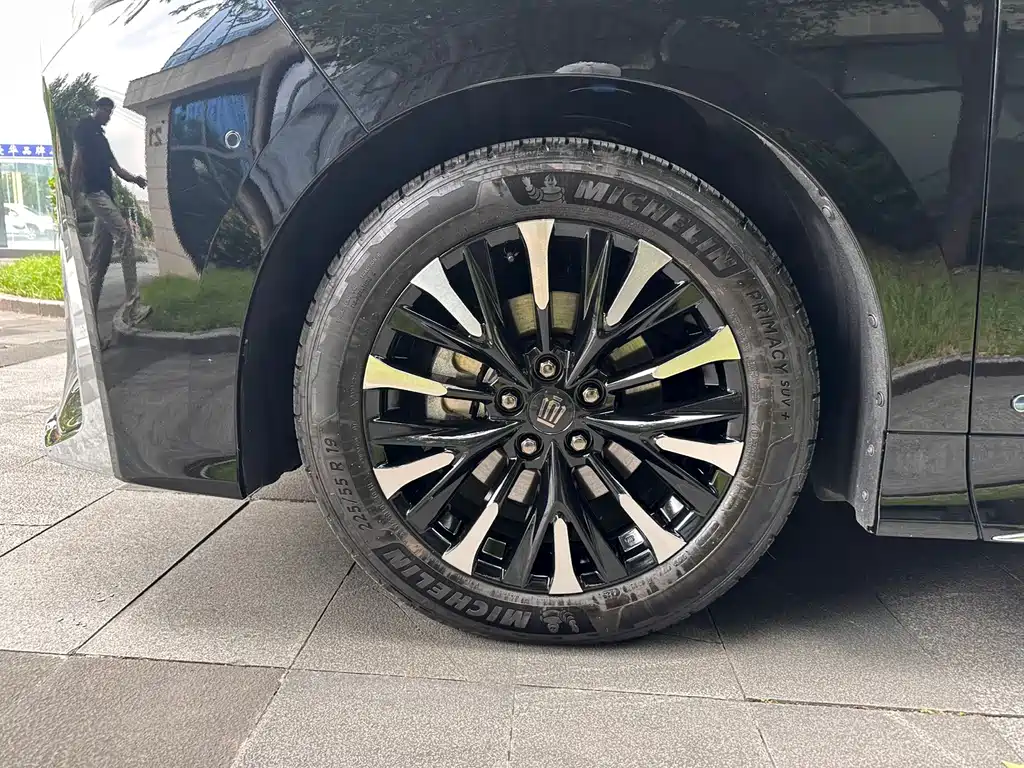 Vellfire Crown Dual Engine 2.5 L Supreme