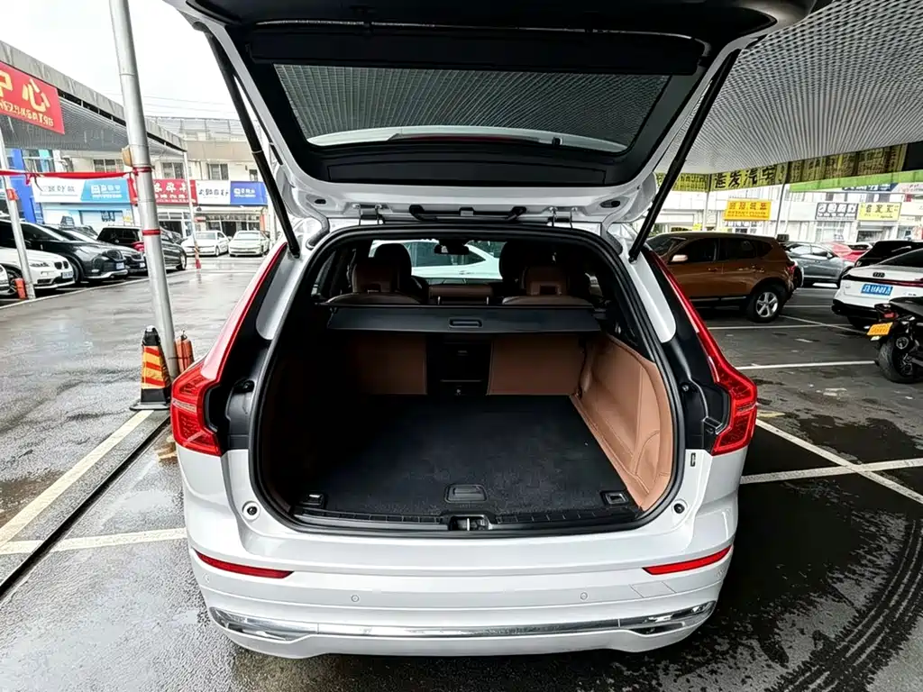 Volvo XC60 B5 4 WD Smart Ease Luxury