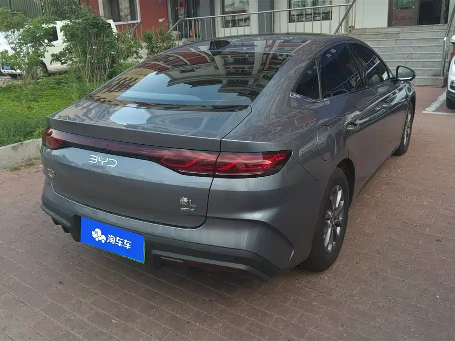 Qin L DM-i Smart Drive 80 KM Leading