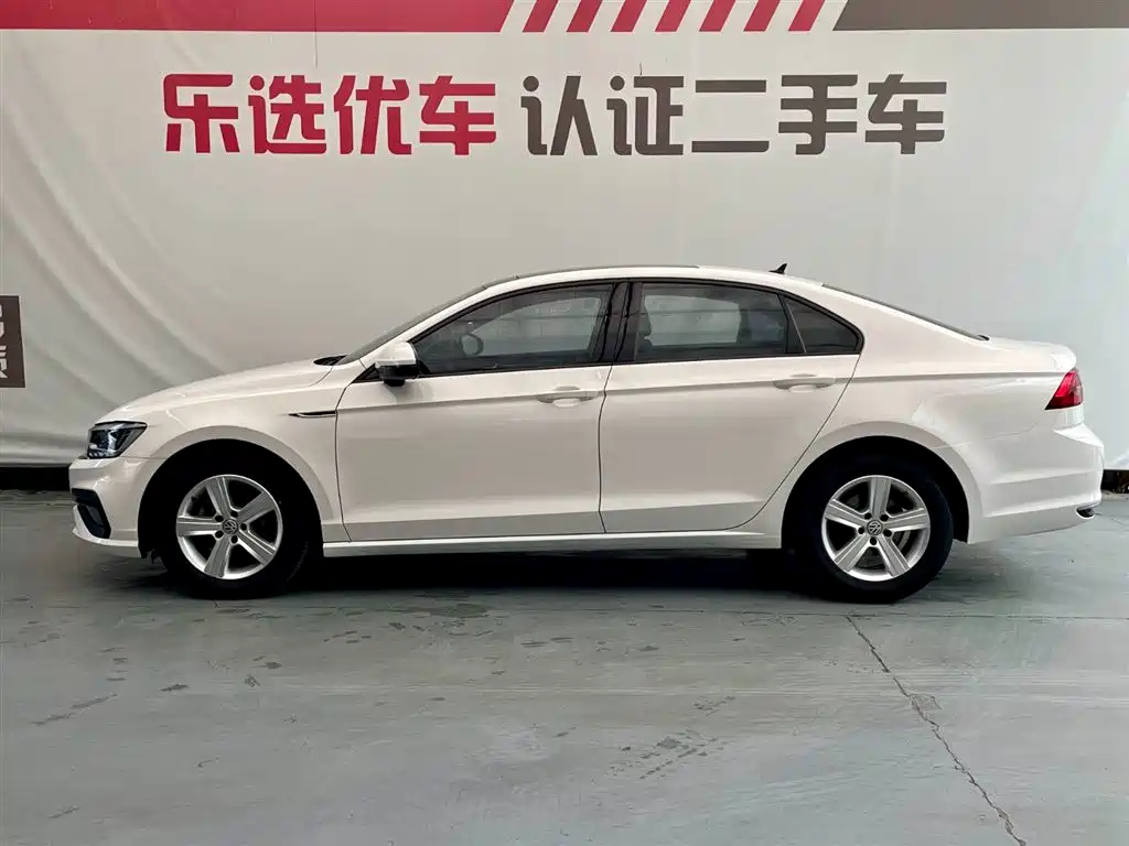 Lamando 230 TSI DSG Style CN-VI