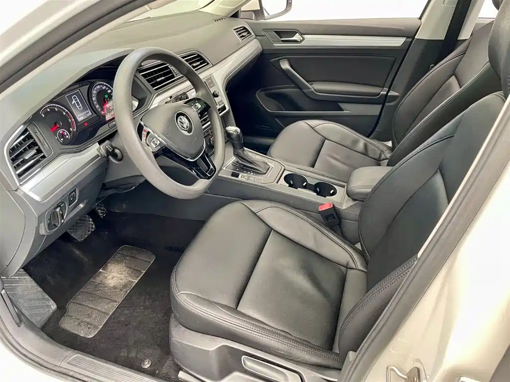 Lamando 230 TSI DSG Style CN-VI