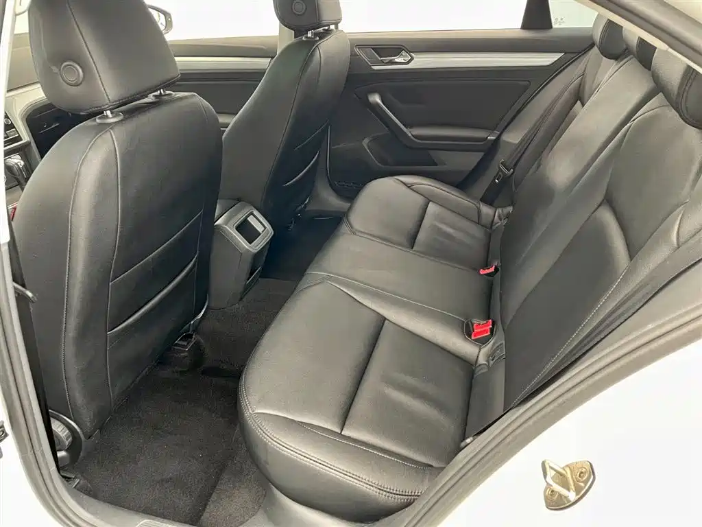 Lamando 230 TSI DSG Style CN-VI